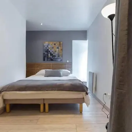 Appartement Historic Penthouse, Steps To