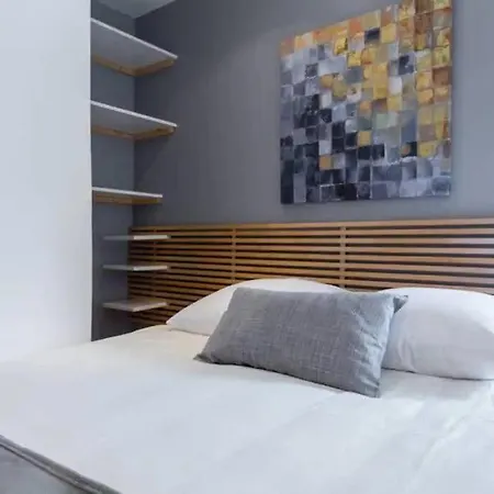 Historic Penthouse, Steps To * Villefranche-sur-Mer